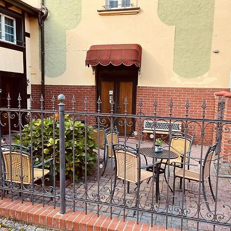 Apartment Gruener Fuerst Mit Sitzecke Im Innenhof & Naehe Park & Erdgeschoss Bad Muskau Luaran gambar