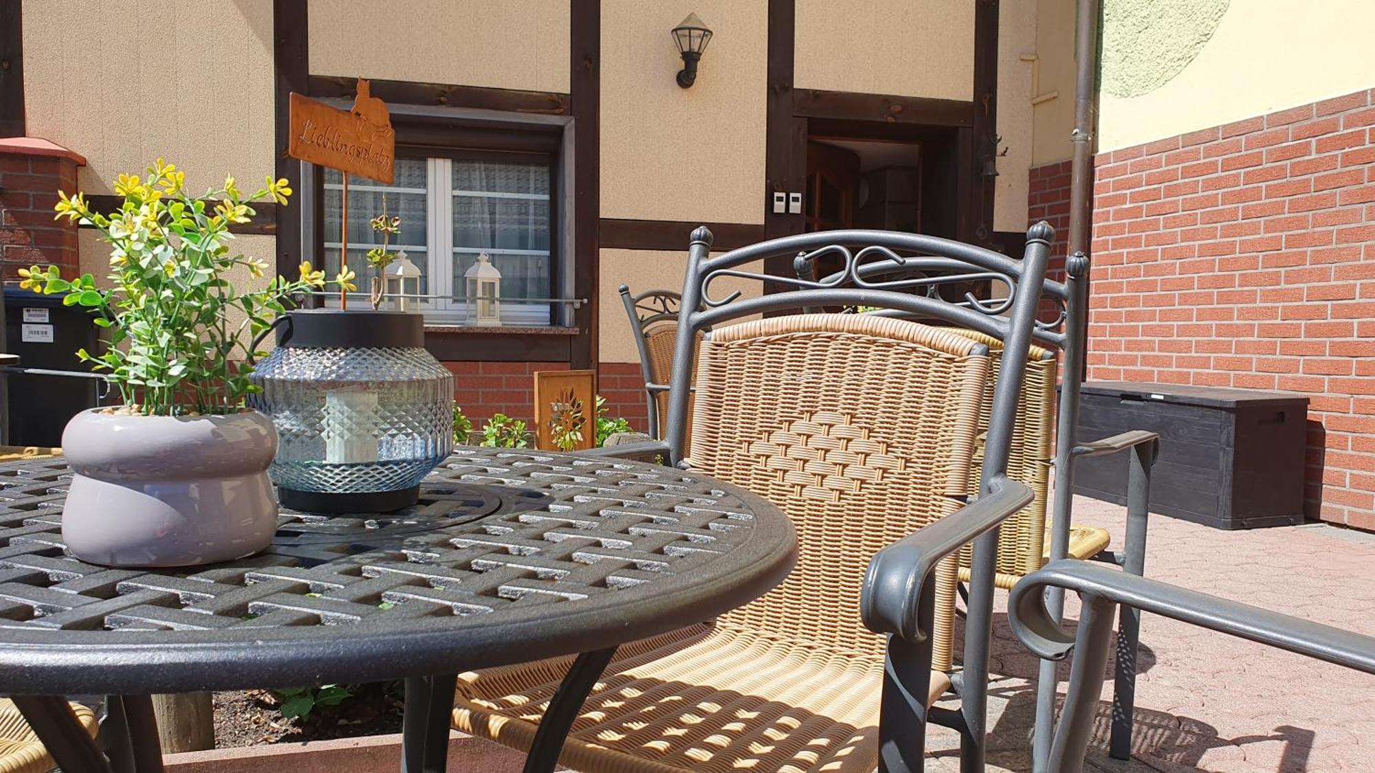 Apartment Gruener Fuerst Mit Sitzecke Im Innenhof & Naehe Park & Erdgeschoss Bad Muskau Luaran gambar