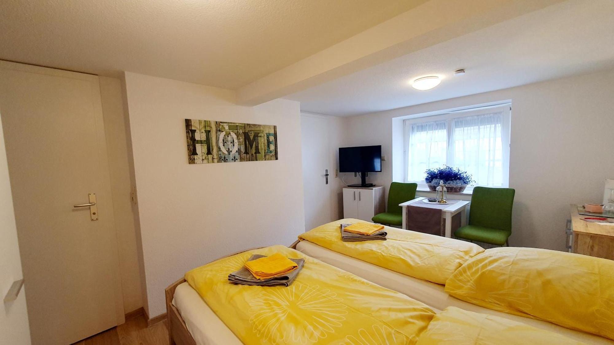 Apartment Gruener Fuerst Mit Sitzecke Im Innenhof & Naehe Park & Erdgeschoss Bad Muskau Bilik gambar