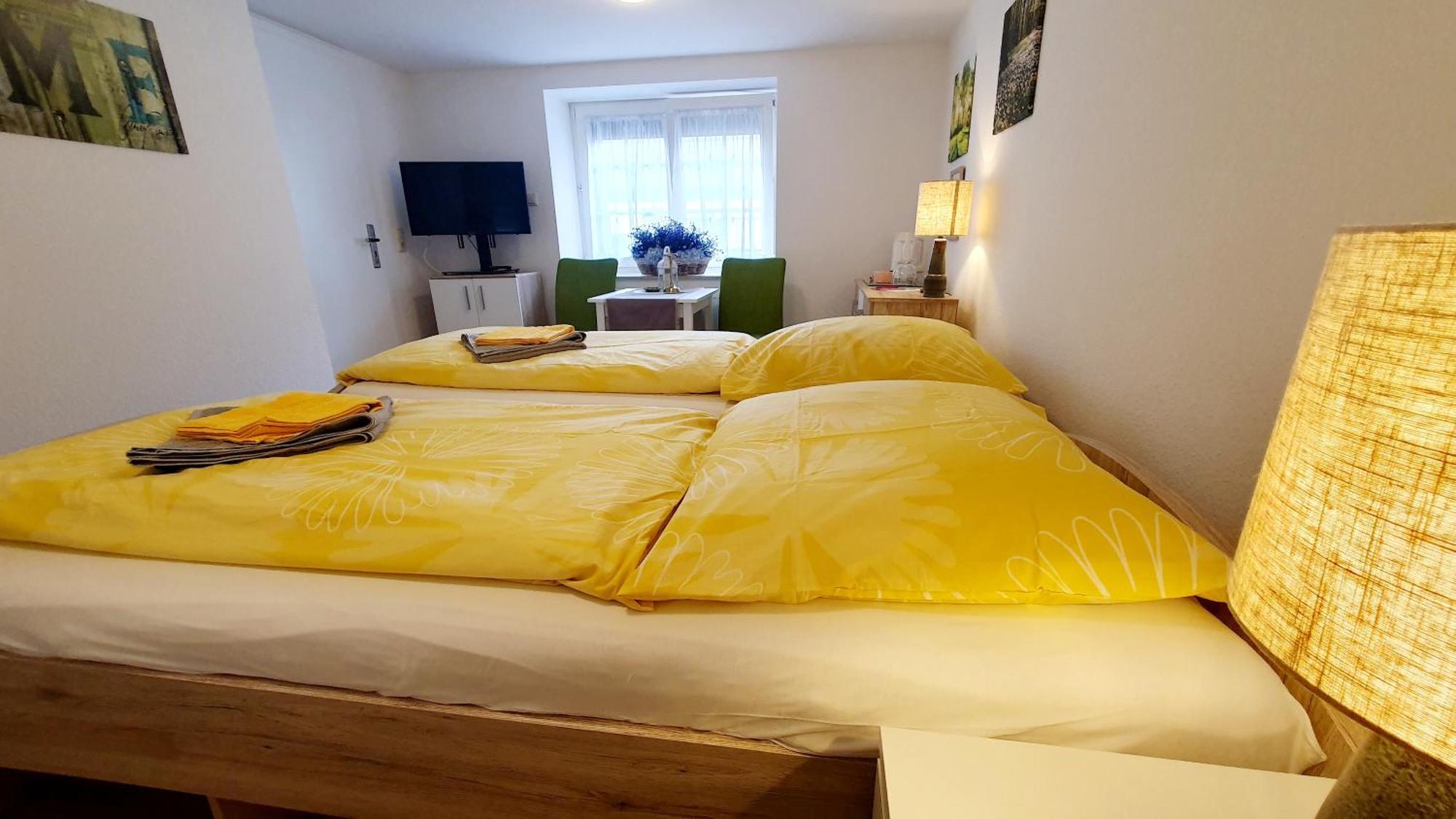 Apartment Gruener Fuerst Mit Sitzecke Im Innenhof & Naehe Park & Erdgeschoss Bad Muskau Bilik gambar