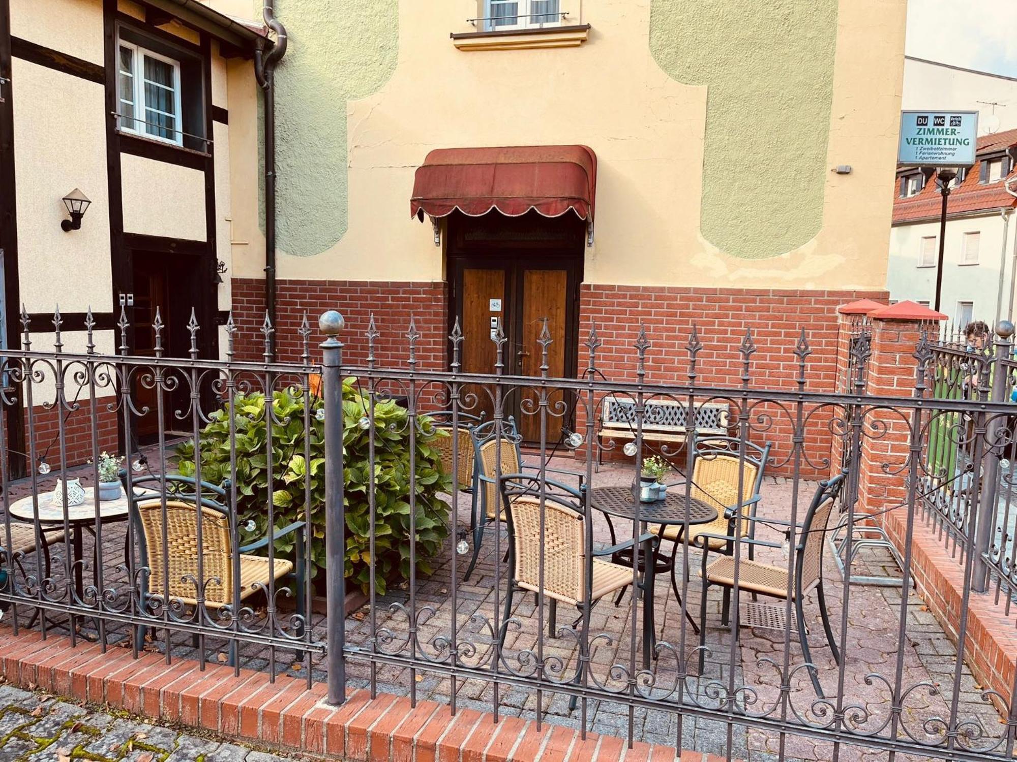 Apartment Gruener Fuerst Mit Sitzecke Im Innenhof & Naehe Park & Erdgeschoss Bad Muskau Luaran gambar